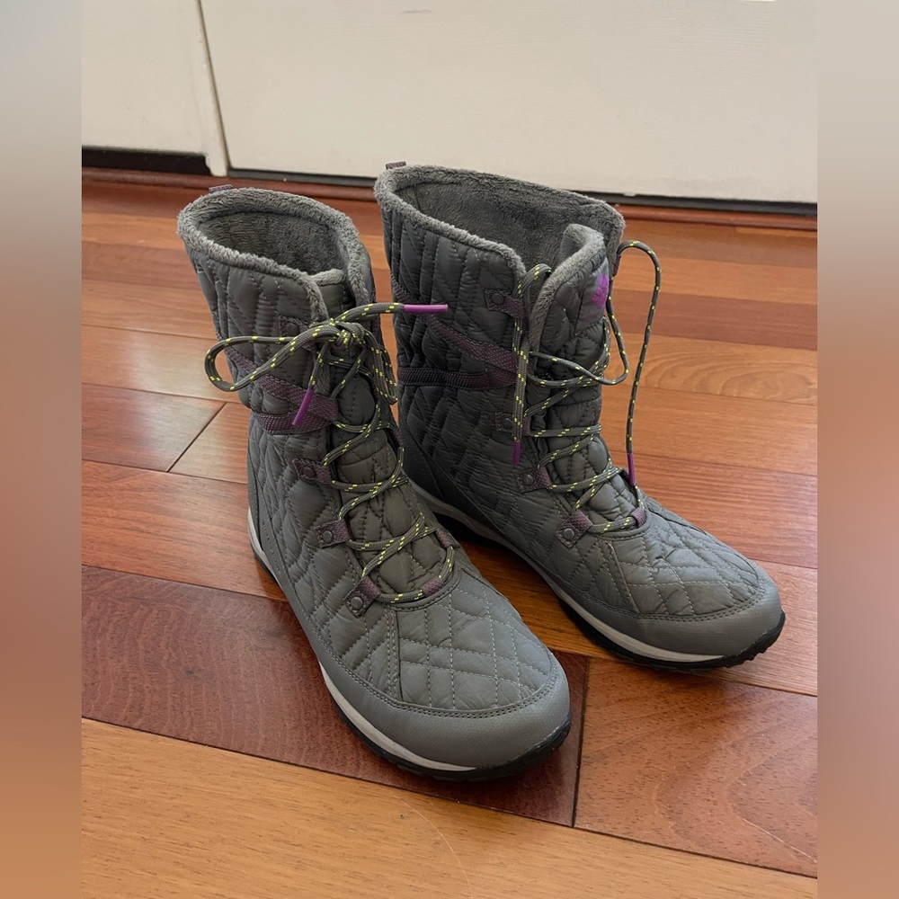 Women’s Columbia gray snow boots, size 9, like new